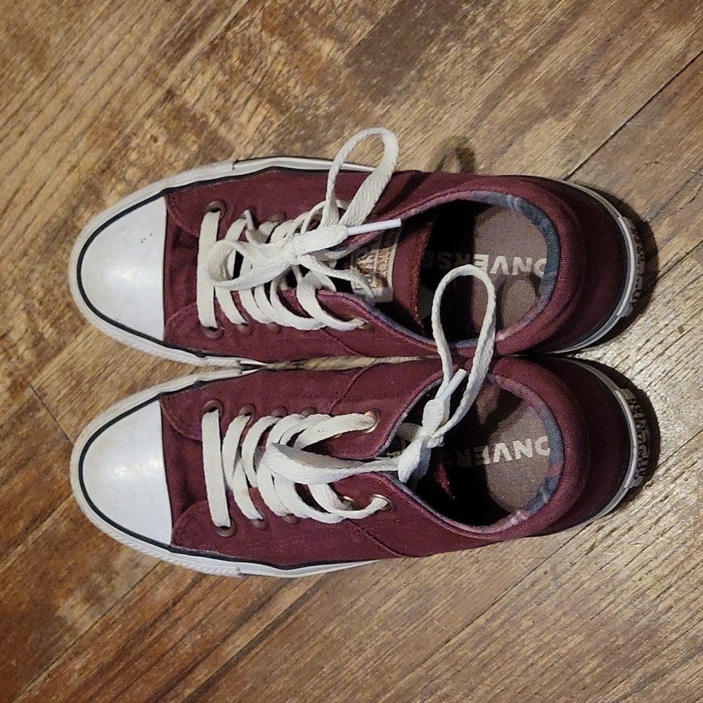 Maroon Converse Women's size 7